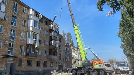 Родичі чекають на звістку — як у Києві під завалами шукають жінку - 285x160