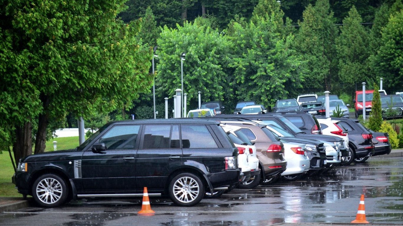 Ford розробила спосіб захисту авто від подряпин на парковці