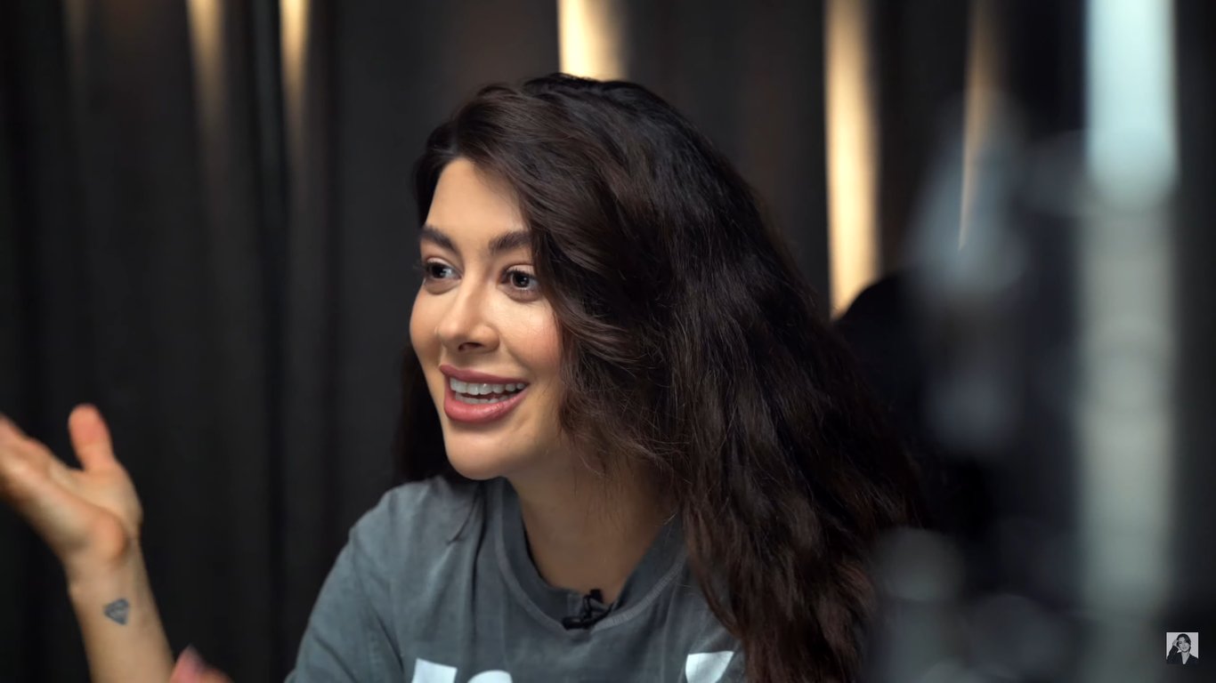 Раміна Есхакзай провела розслідування про Олександра Волошина. Фото: скриншот