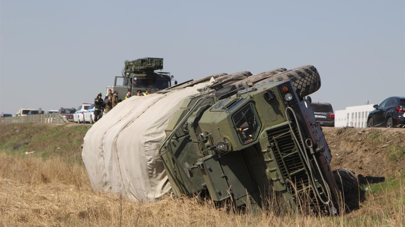 Не доїхав до фронту: у Росії ракетний комплекс С-400 потрапив у аварію