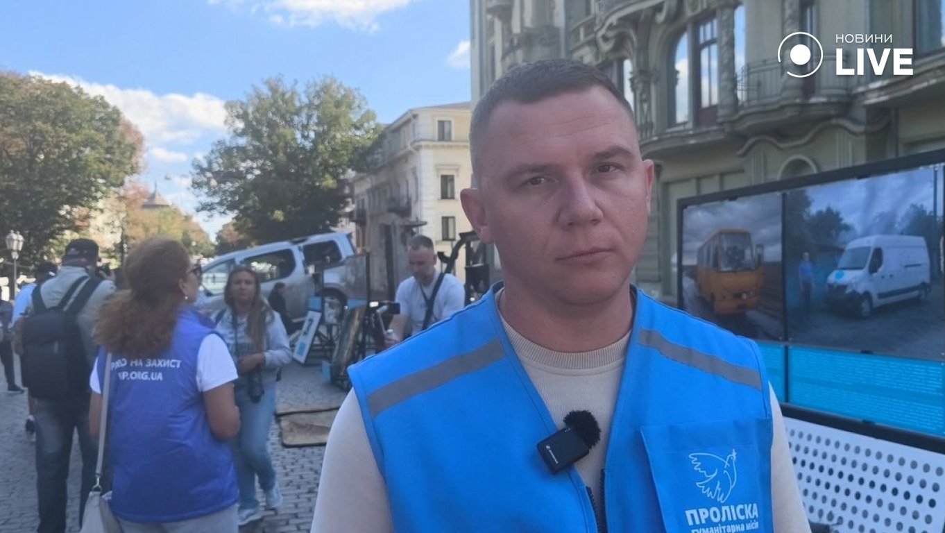 В Одесі відкрили виставку про обстріли гуманітарних місій