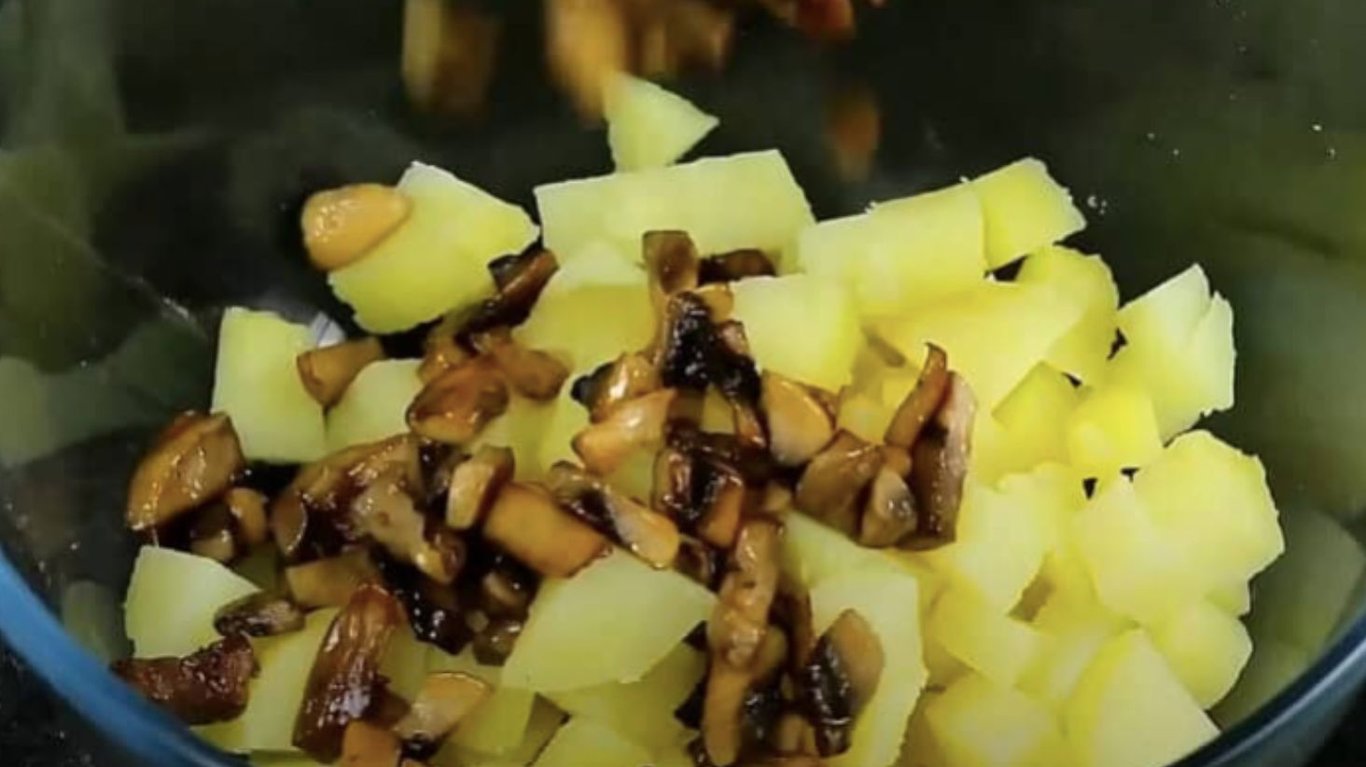 смачний салат з печерицями 