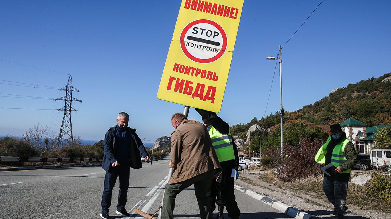 В Крыму оккупанты усиливают контроль за объектами и населением