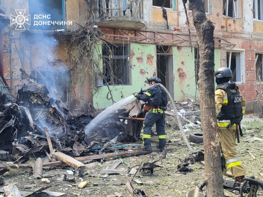 Росіяни скинули три авіабомби на Слов'янськ: серед поранених дитина - фото 1