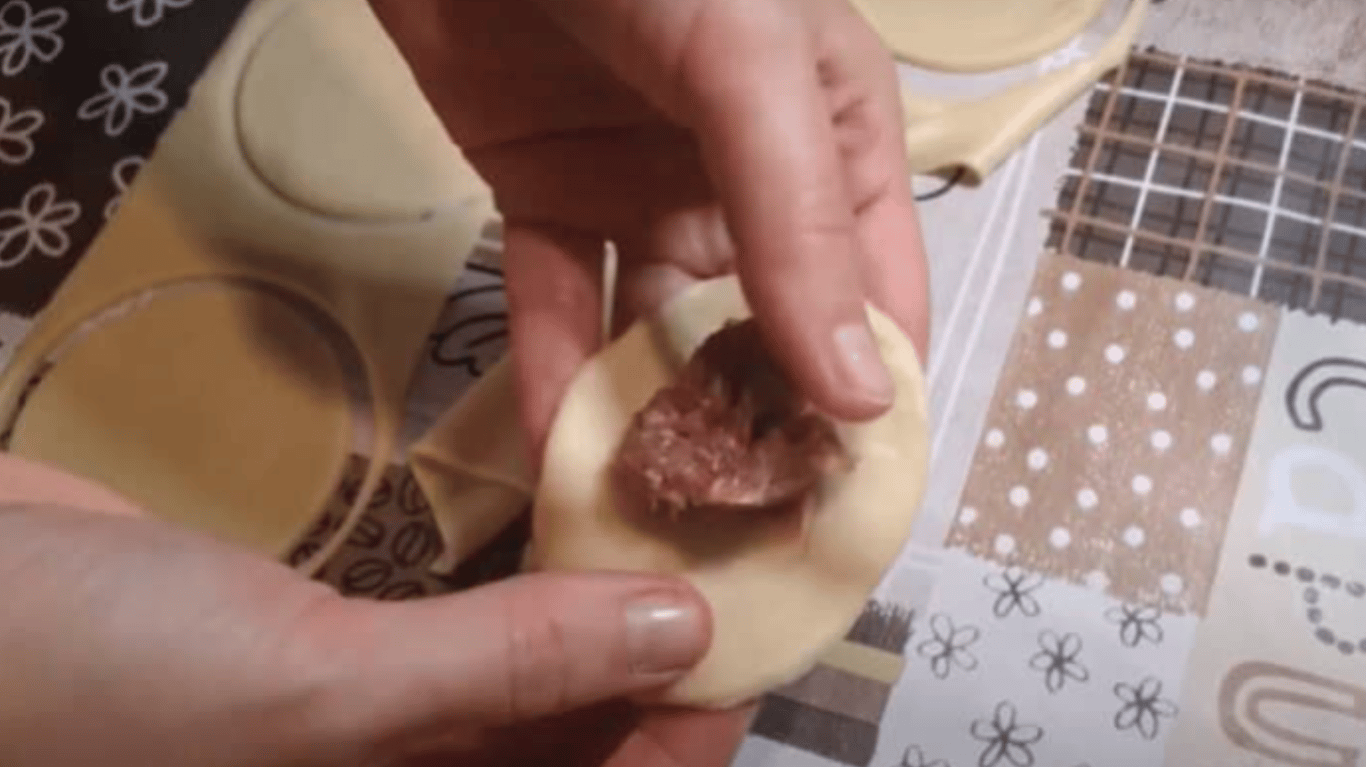 Прості пельмені, рецепт ідеального тіста та начинки з фаршем