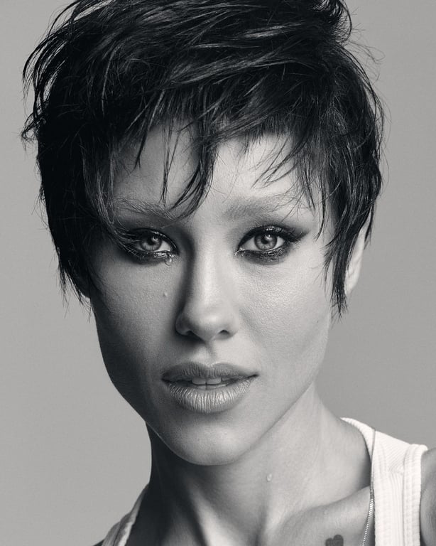 Дівчинка-пацанка — Даша Квіткова приміряла новий сміливий образ із короткою зачіскою - фото 3