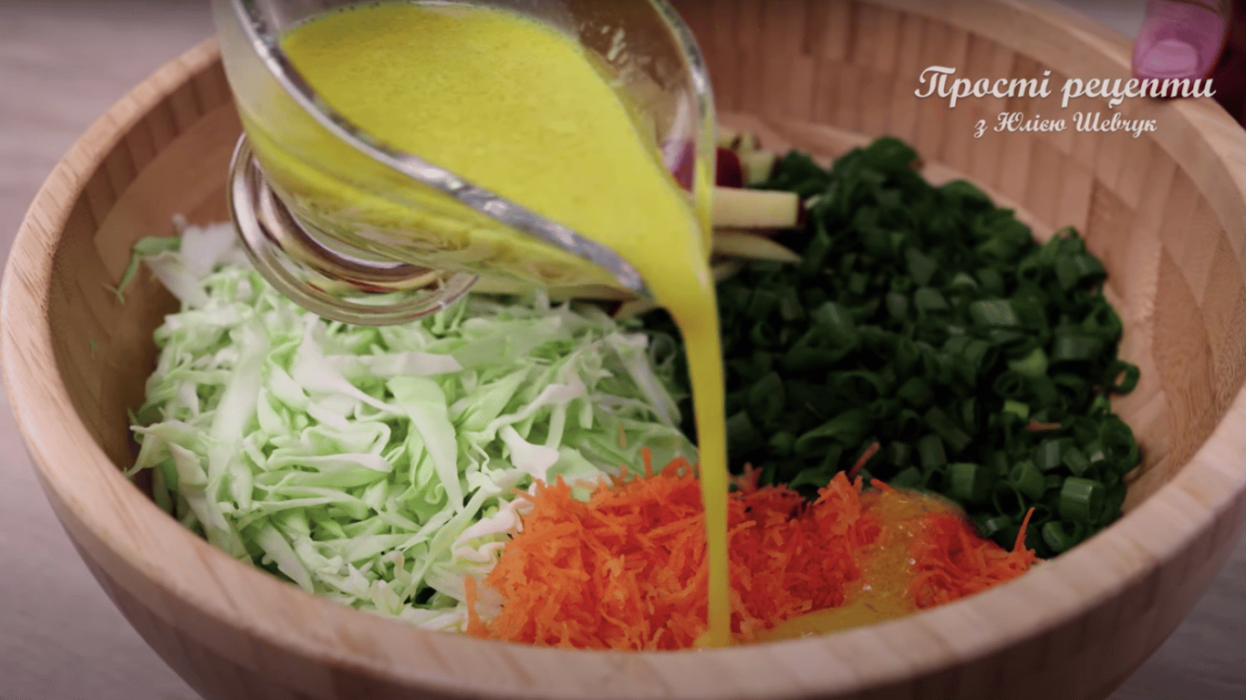 швидкий рецепт салату з молодою капустою