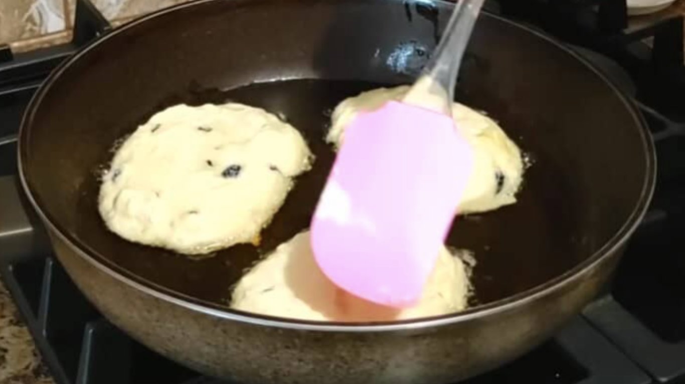 ніжні сирники на сковороді