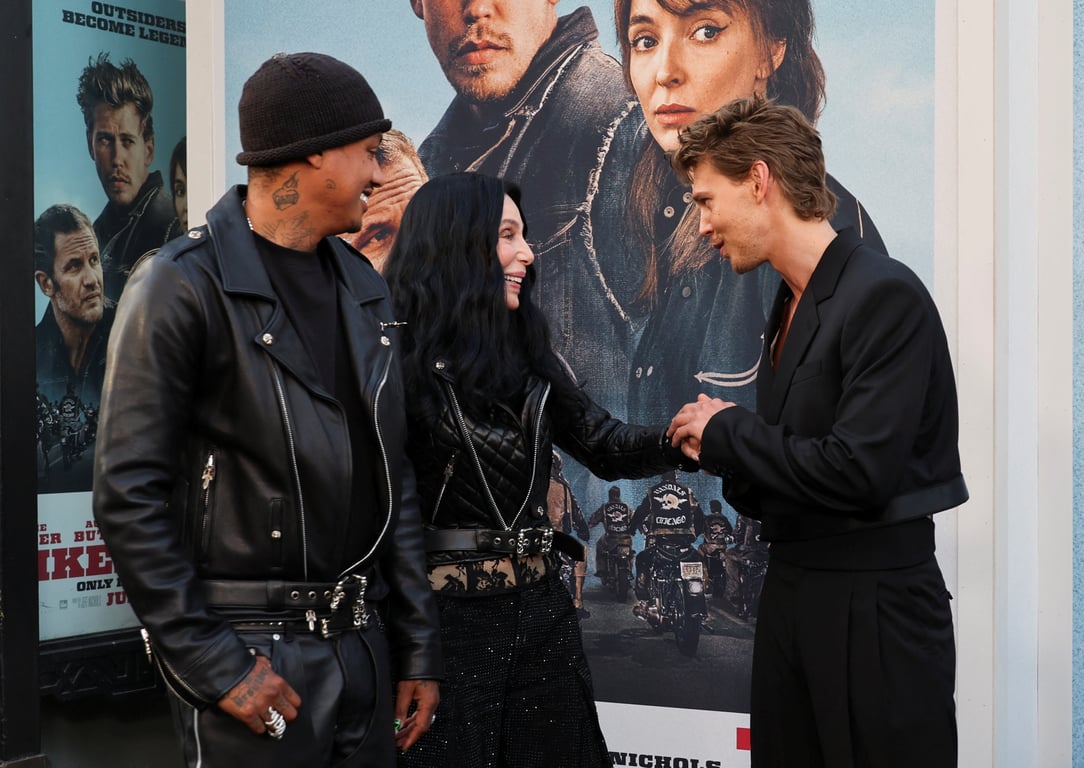 Співачка Шер з нареченим та актором Остіном Батлером