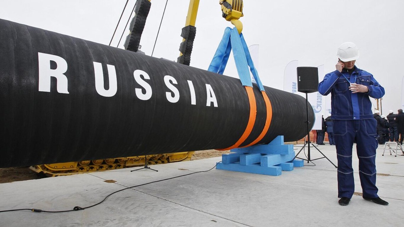 Росія продовжує заробляти мільйони на експорті нафти в обхід санкцій G7