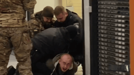 Во Львове жестко задержали мужчину посреди ТРЦ – неожиданное объяснение инцидента - 285x160