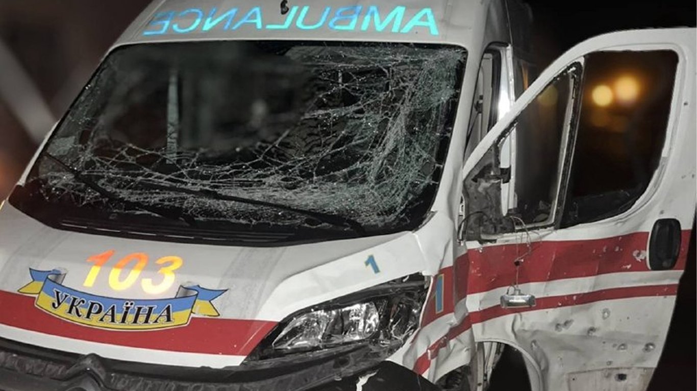 Окупанти атакували авто "швидкої" на Сумщині: постраждали медики