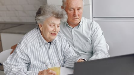 Помощь в 10 000 грн — где доступны выплаты для пенсионеров 65+ - 285x160