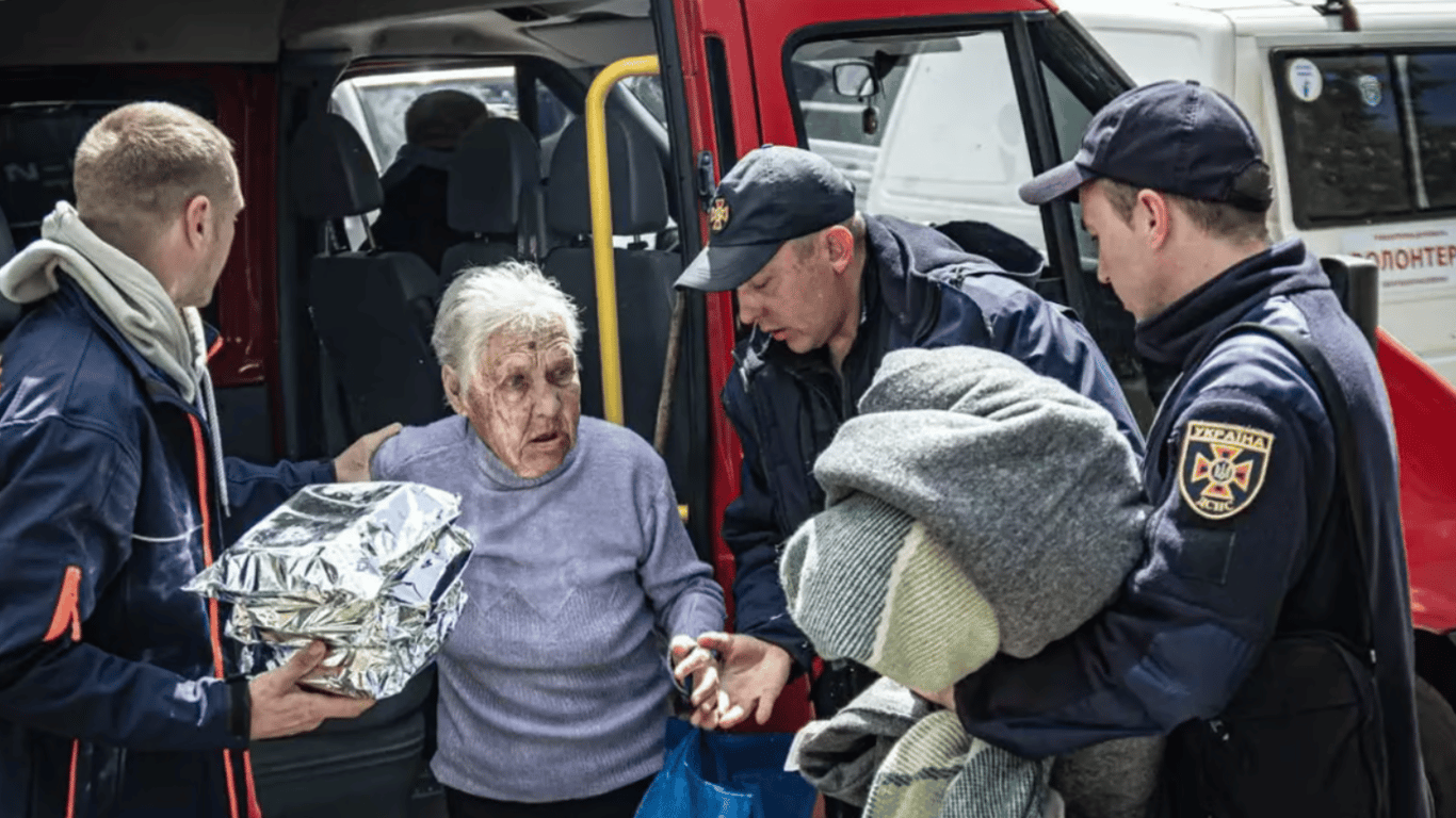 На Харківщині евакуювали ще понад 1700 людей за добу — в ОВА розповіли про ситуацію