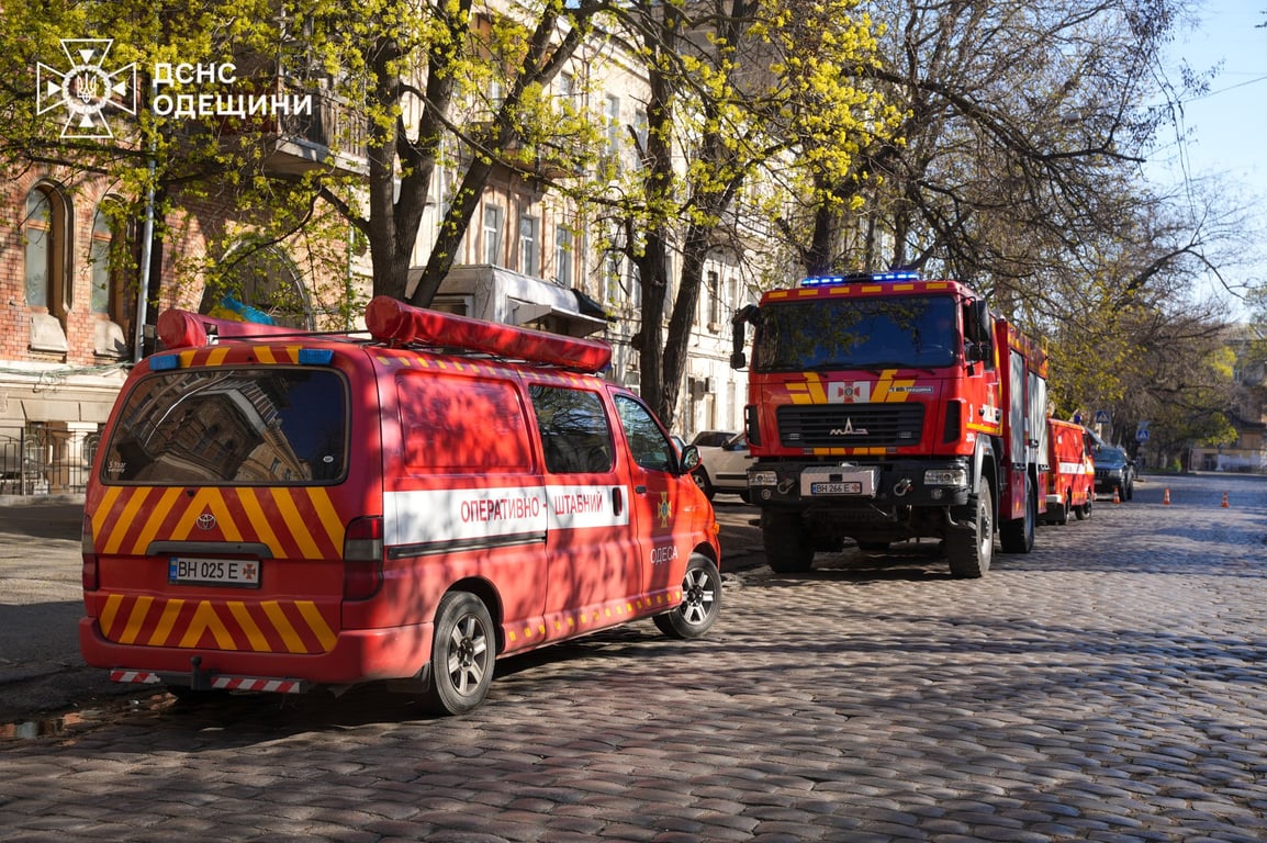 Пожежа в центрі Одеси — загорілася квартира на Спиридонівській - фото 1