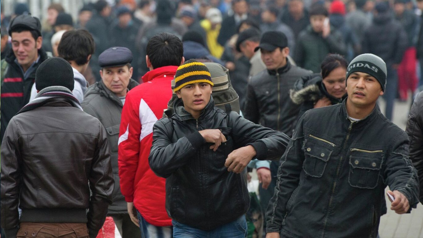 Россия вербует на войну трудовых мигрантов из Средней Азии, — разведка Британии