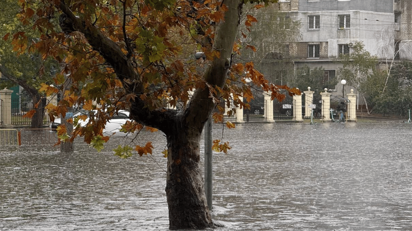 В Одесі вирує негода