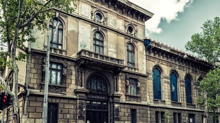 Заборгували 10 мільйонів — суд зобов'язав звільнити історичну будівлю банку в Одесі - 285x160