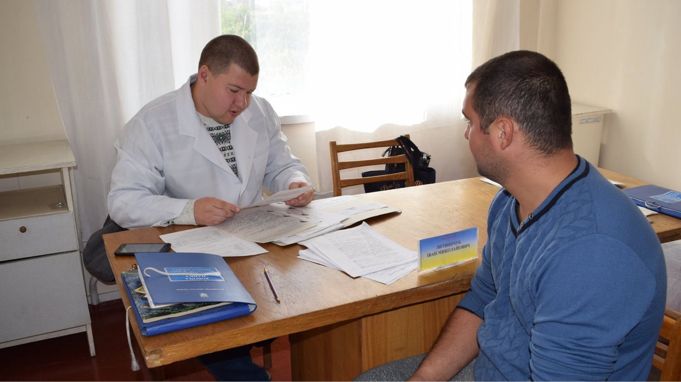 Коли військовозобов'язаний чоловік в Україні може бути звільнений від мобілізації через хворобу печінки