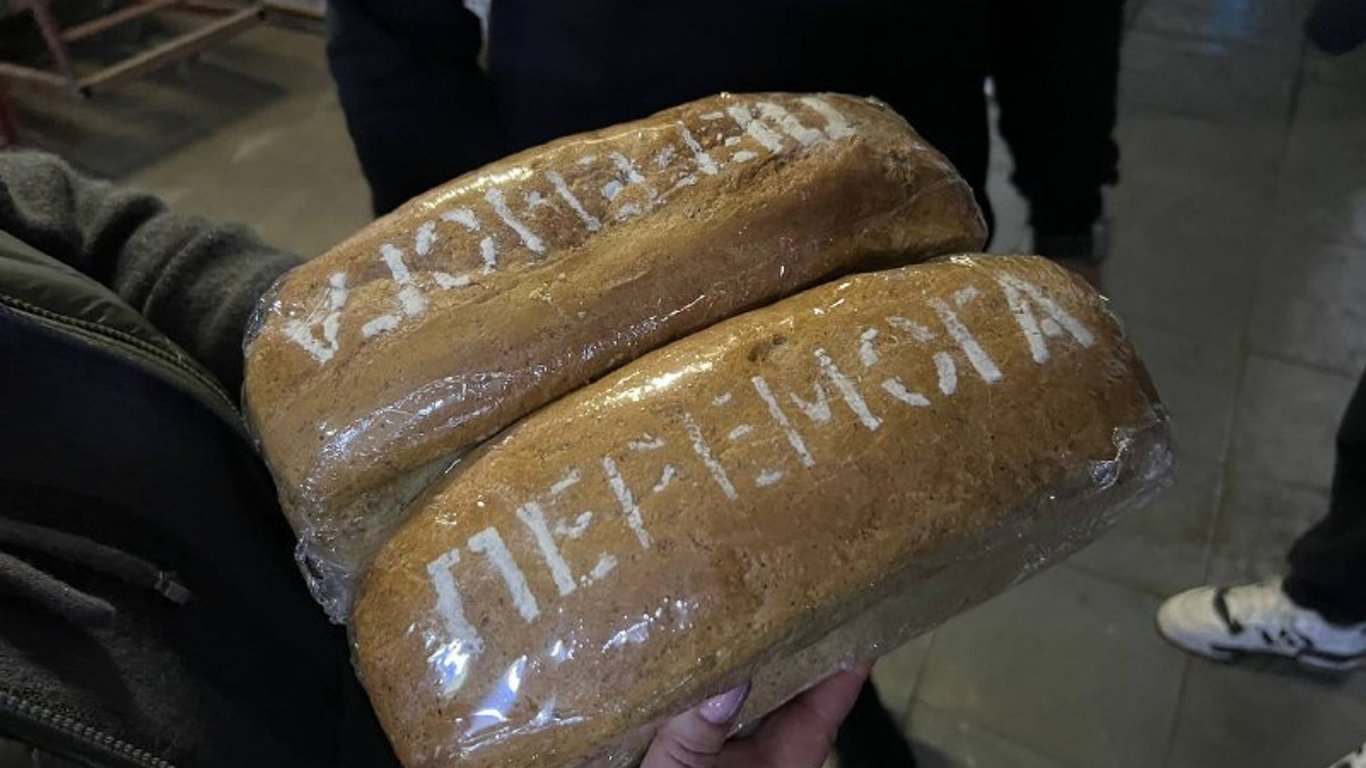 Миколаївський хлібзавод, що постраждав внаслідок обстрілу, готується випікати хліб
