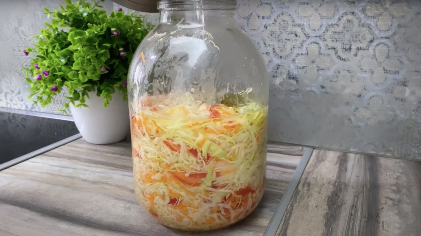 маринованная капуста с перцем и морковью рецепт