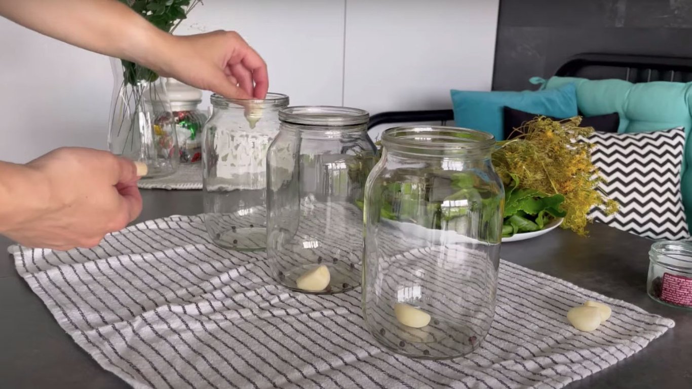 рецепт огірків на зиму в кетчупі