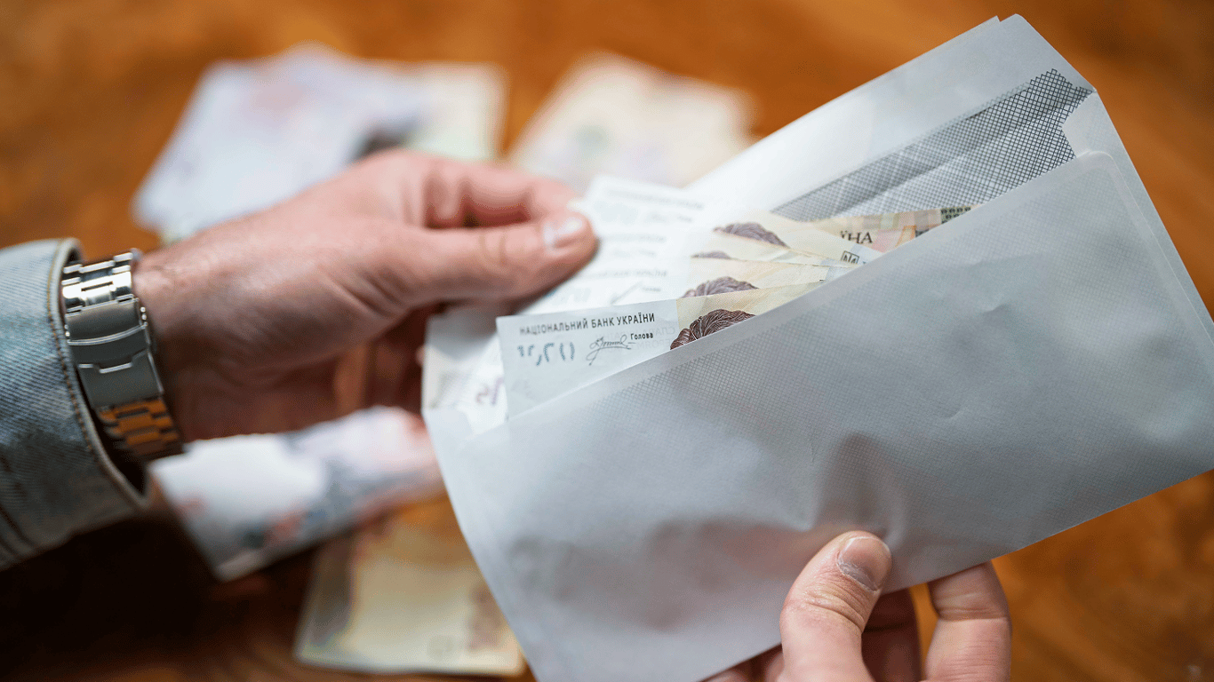 Уряд виділив 56,6 млн грн на підтримку деяких родин: хто отримає  6500 грн допомоги