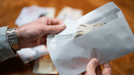 Нова програма підтримки уряду: кому виплатять 6500 грн в найближчі місяці - 290x160