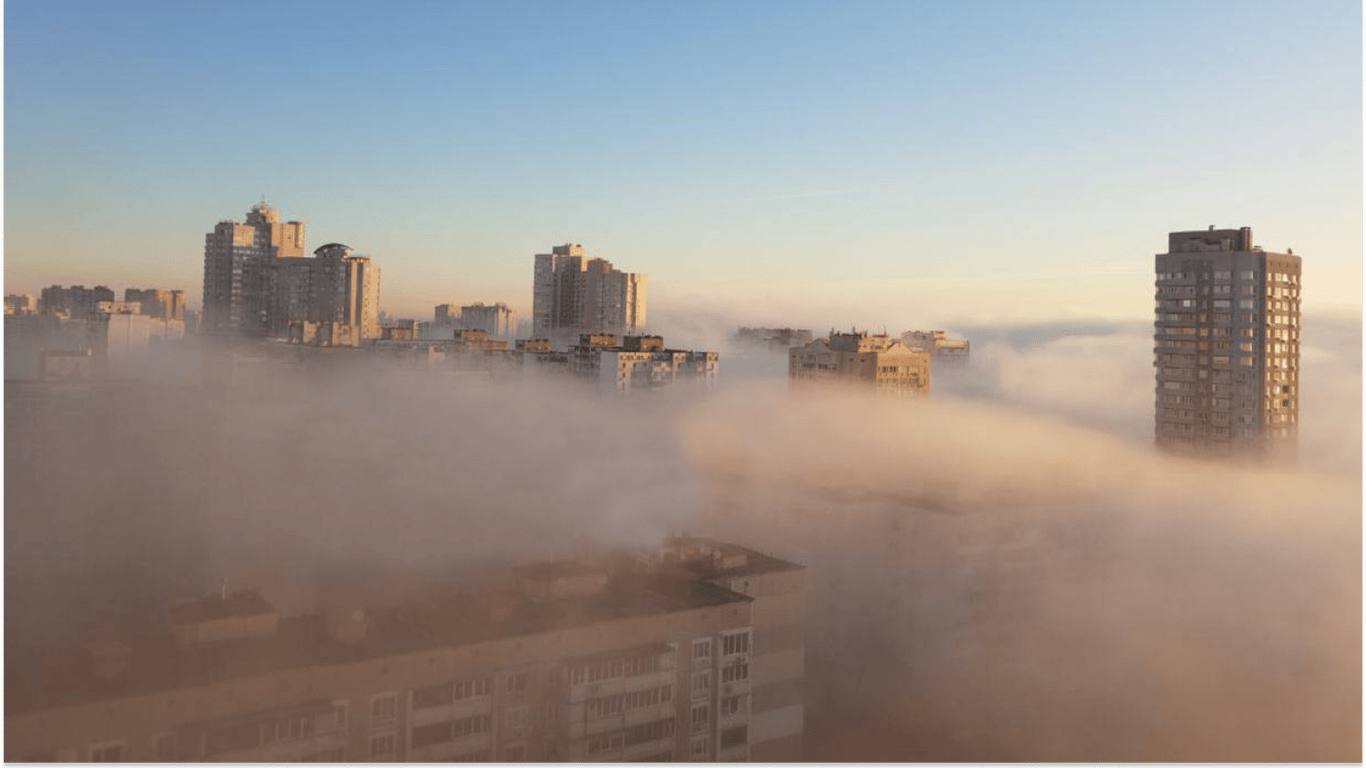 Сильний туман накрив Київ: у поліції дали поради водіям