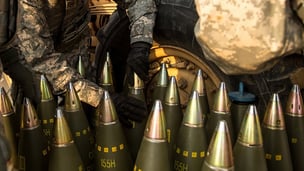 Військовий розповів, яка різниця в забезпеченні снарядами в України та Росії - 285x160
