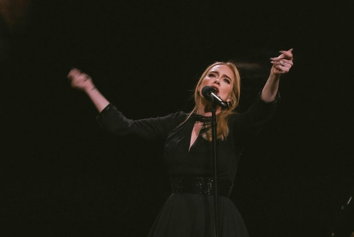 Співачка Адель зізналася, скільки пляшок вина випиває за ніч - фото 2