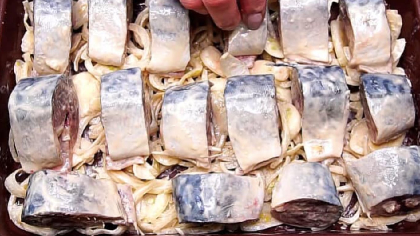 скільки часу запікати скумбрію