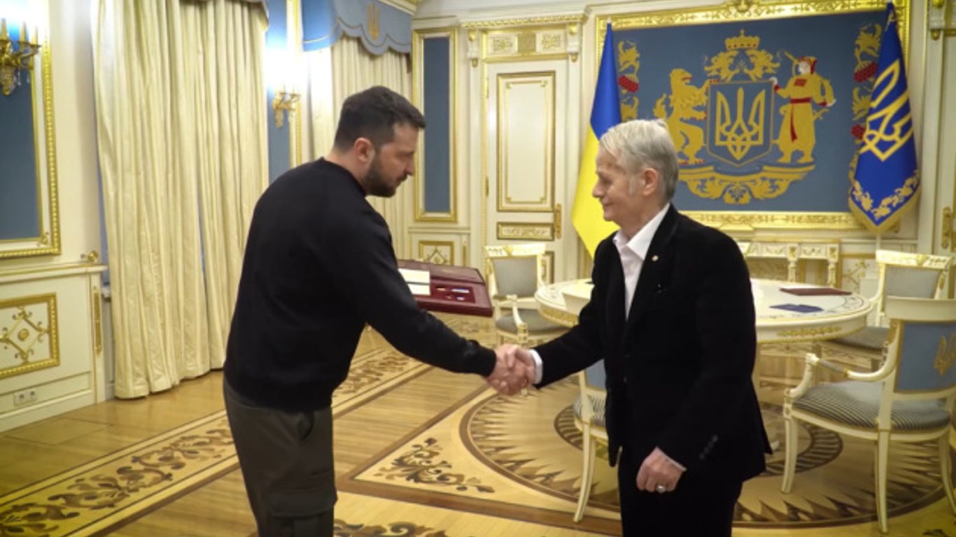 Зеленский присвоил звание Героя Украины Мустафе Джемилеву