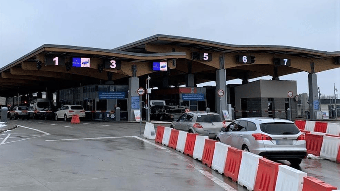 Черги на кордоні України 16 листопада — де затори