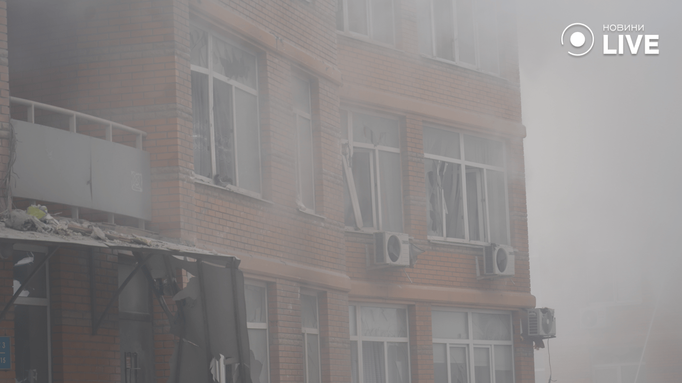 Пошкоджений російською ракетою будинок ЖК "Люксембург" в Одесі