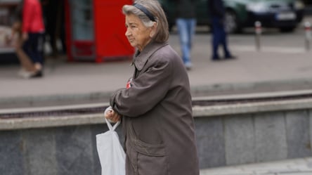Надбавки та пенсії: кому з українок гарантують 900 грн - 290x160