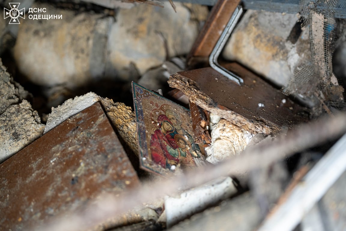 Ікона на місці влучання дрона РФ