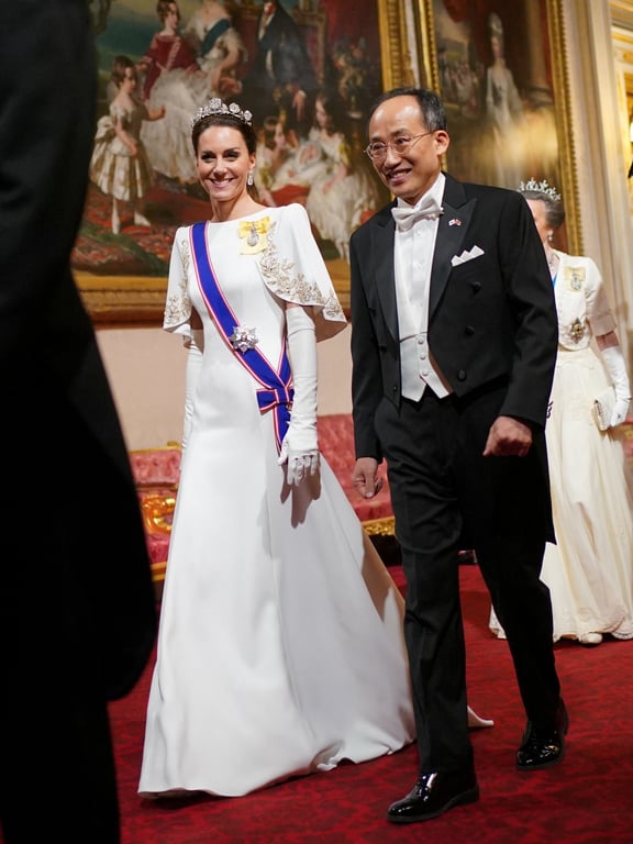 Принцесса Уэльская в Букингемском дворце с гостями. Фото: Reuters