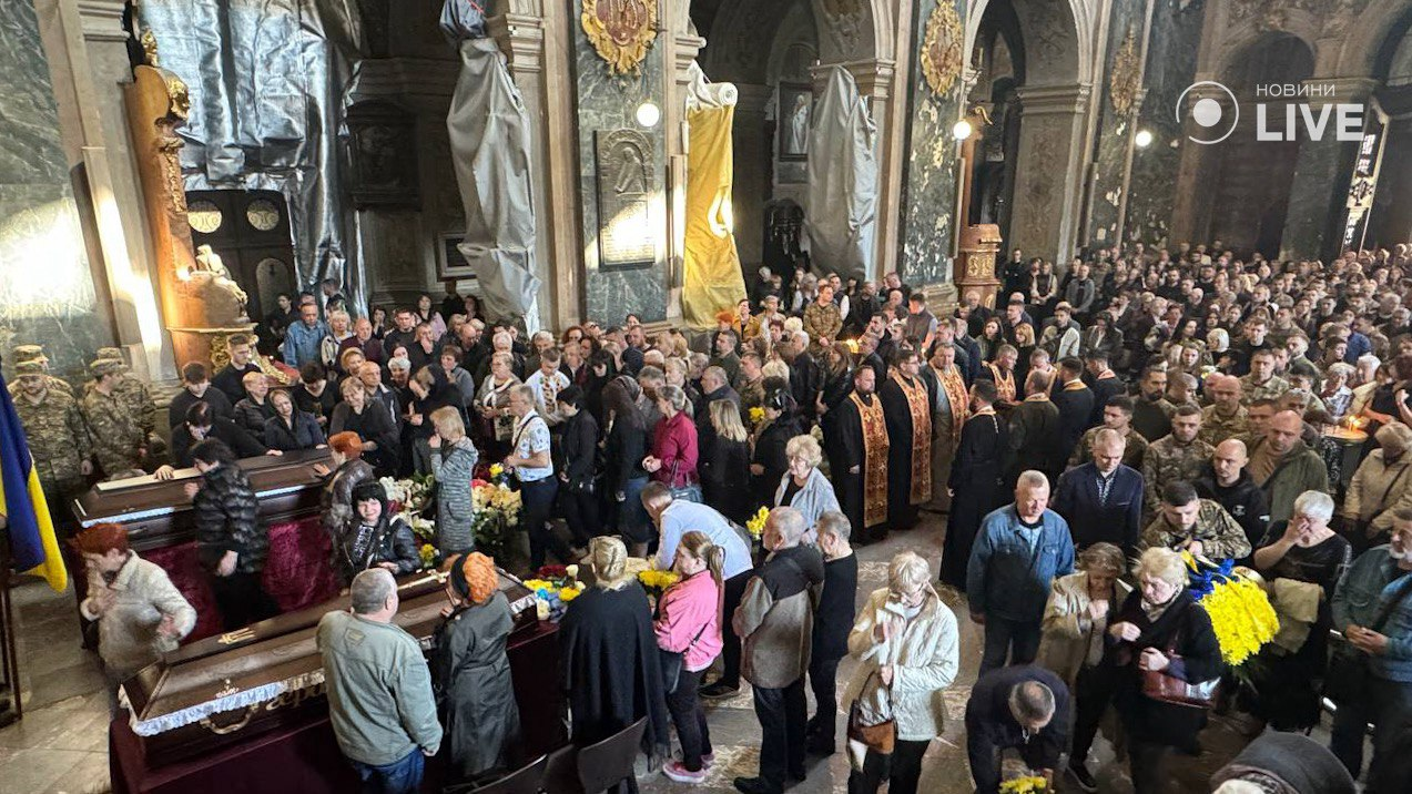 У Львів попрощалися з трьома Героями - фото 1