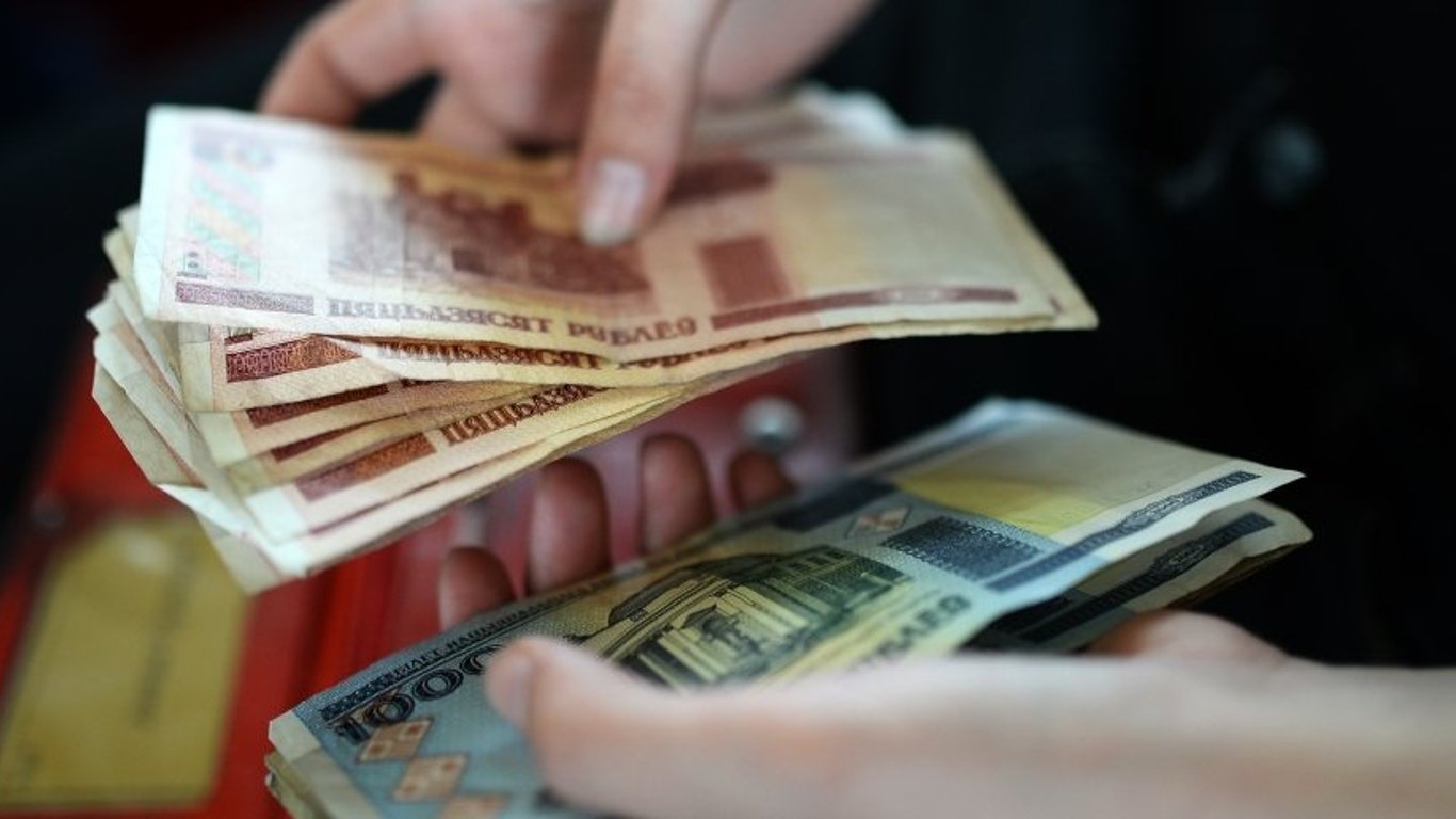 Fitch обвалив рейтинг Білорусі до обмеженого дефолту