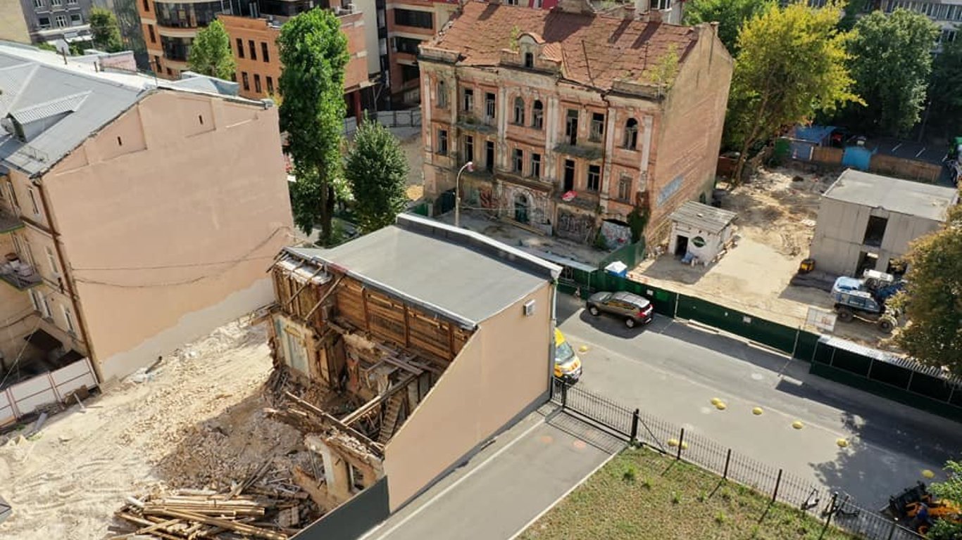 Усадьба Зеленских – в Киеве начали незаконный демонтаж здания
