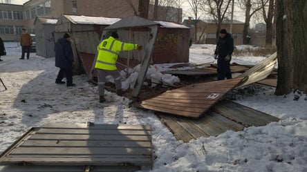 В Одессе демонтируют незаконные гаражи. Фото - 285x160