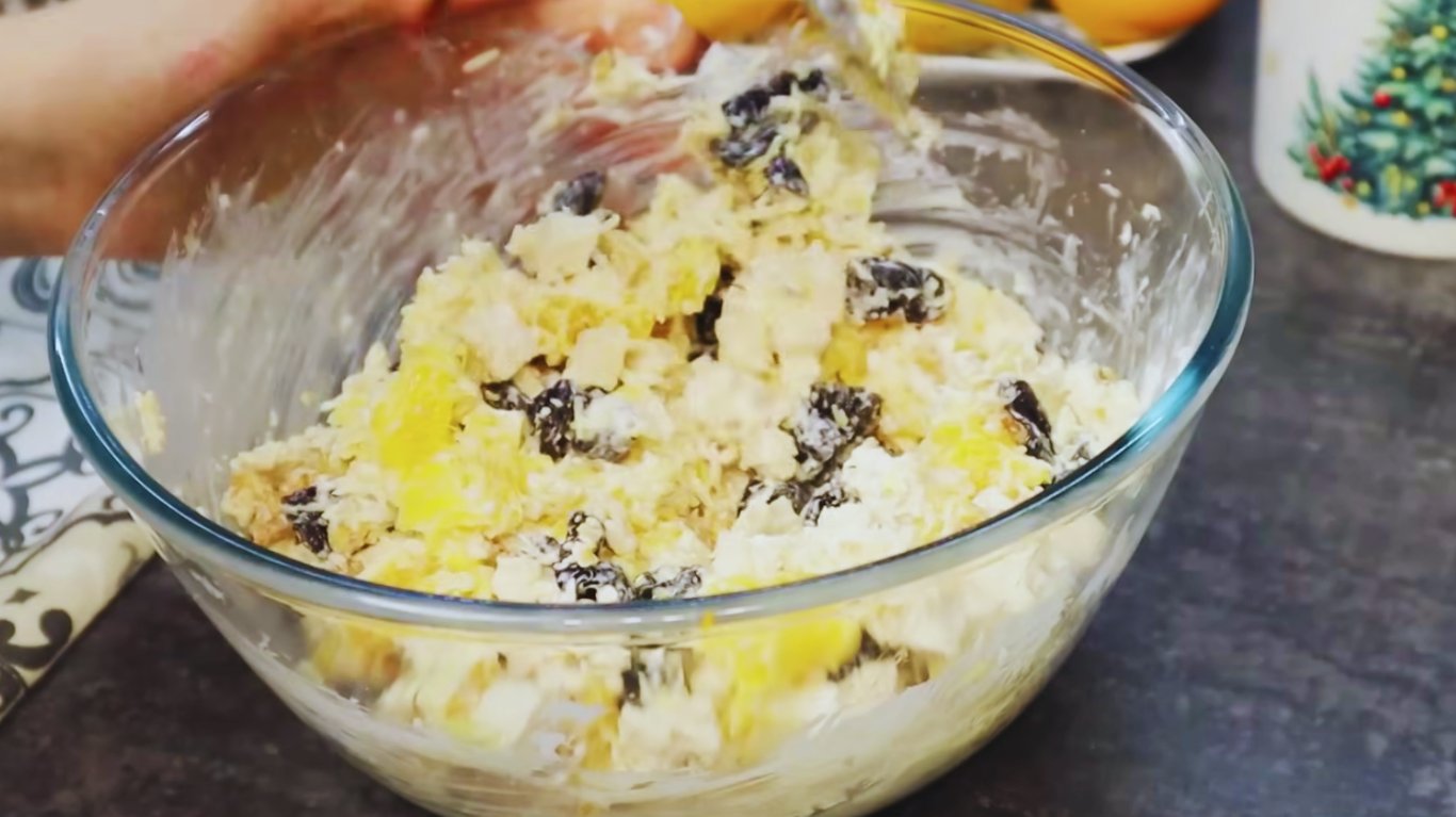 салат з куркою та чорносливом