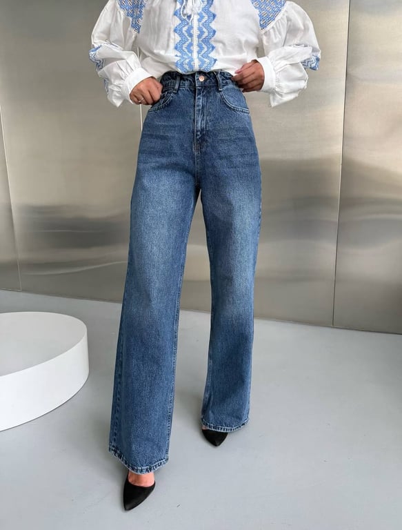 Прямі джинси вже стали класикою