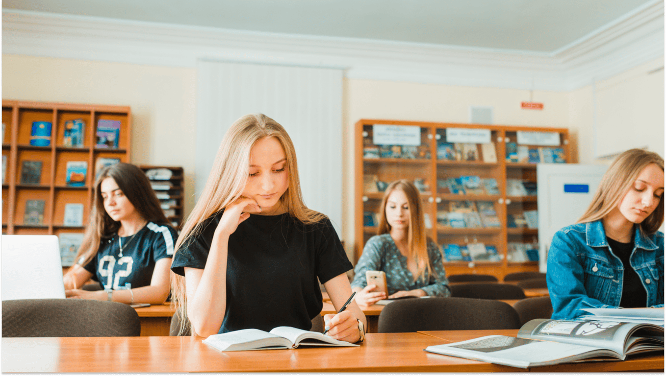 Робота для молоді під час війни