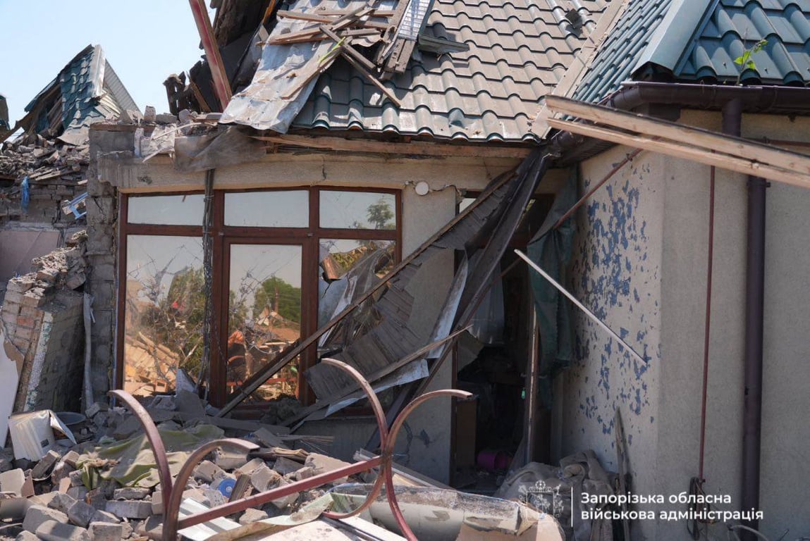 Зруйнований будинок після авіаудару по Запоріжжю 9 червня