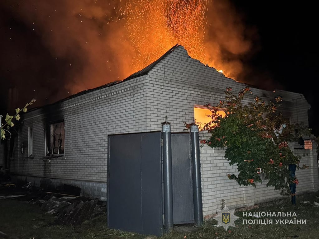 Охтирку атакували дрони 20 серпня - згоріли будинки, 12 людей зазнали поранень - фото 2