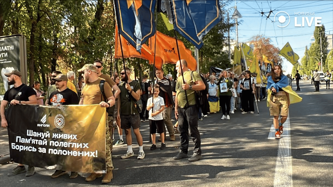 Торжественное шествие в Киеве — ветеран войны, который перенес 18 операций, рассказал свою историю