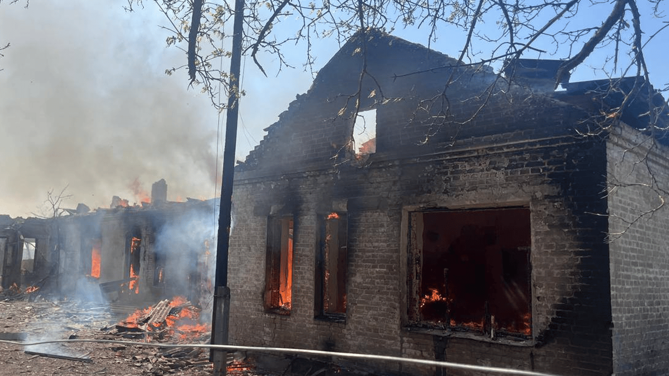 На Харківщині лунали вибухи — загарбники влучили у будинок культури