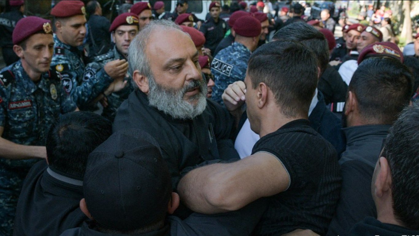 В Армении начались протесты против правительства Пашиняна